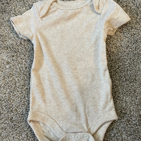 NEW Baby Onesies 7 Pack Size 0-3 Month Basic Bodysuits Neutral Easy Snap Closure - Picture 13 of 15